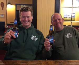 2 guys enjoying beers 